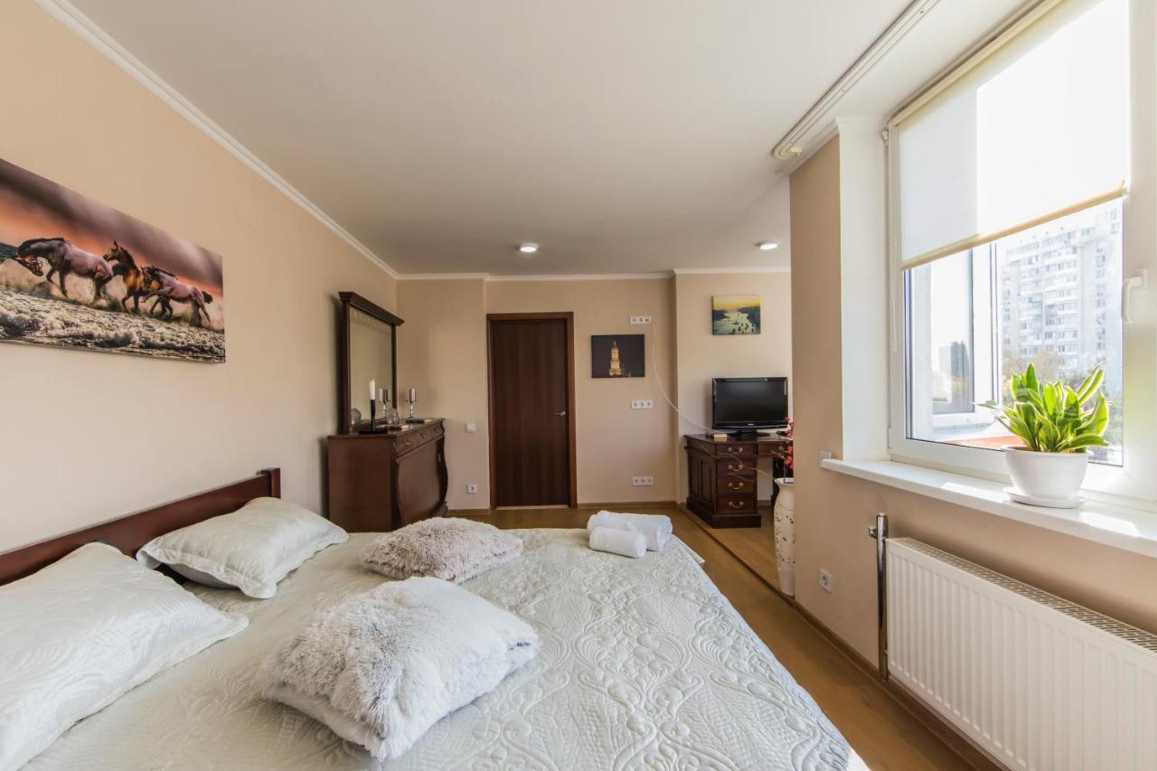 Super Comfort Flat For You Near The Metro. Kiev Eksteriør billede